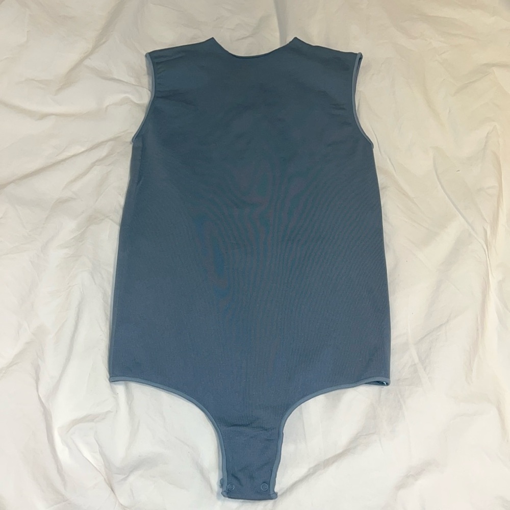 SKIMS Essential Crew Neck Sleeveless Bodysuit in Arctic Blue - Size Small